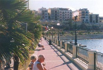 The Mediterranea Hotel & Suites St. Paul's Bay Esterno foto
