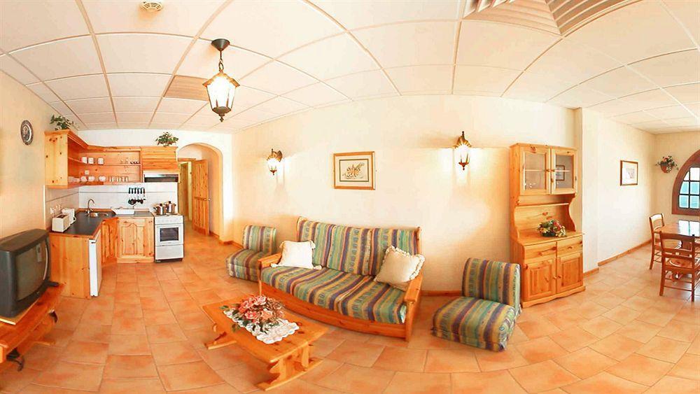 The Mediterranea Hotel & Suites St. Paul's Bay Esterno foto