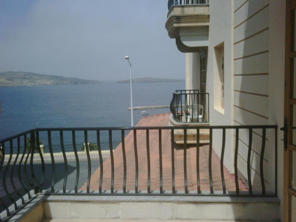 The Mediterranea Hotel & Suites St. Paul's Bay Esterno foto